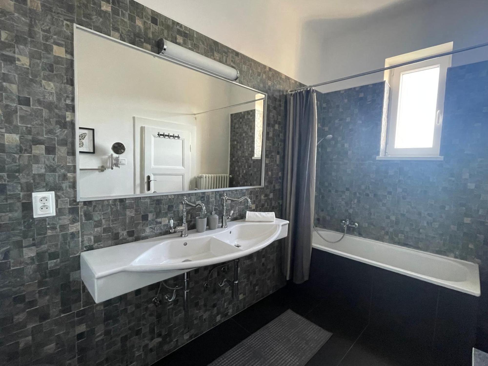 Blue Church Views - Central, Quiet, Bright - 4Th Floor Corner Apartment 125M2 Bratislava Luaran gambar